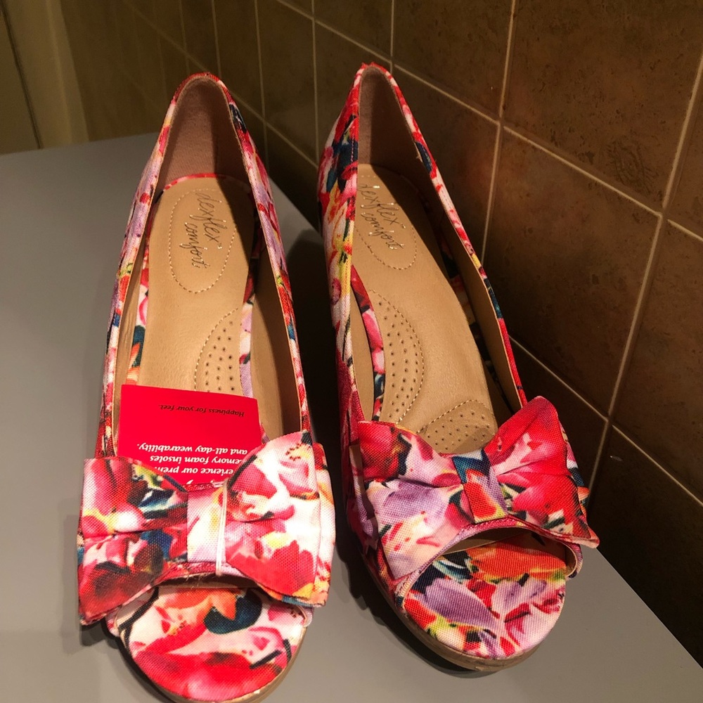 Dexflex Comfort Multi Color Floral Wedges Size 9 1/2 & 10 Big Bow Accent